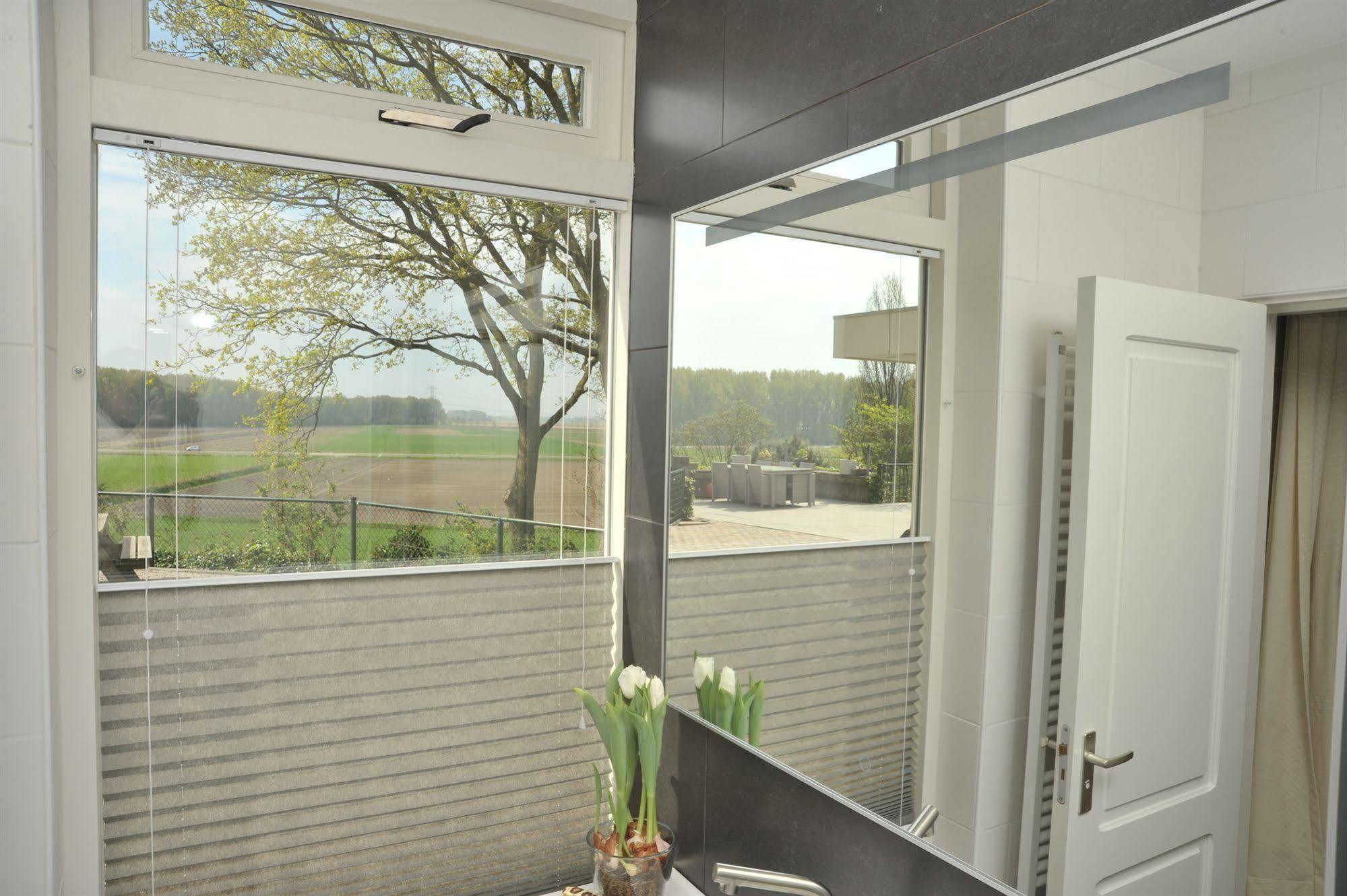 B&B Op De Brabantse Wal Halsteren Exterior photo